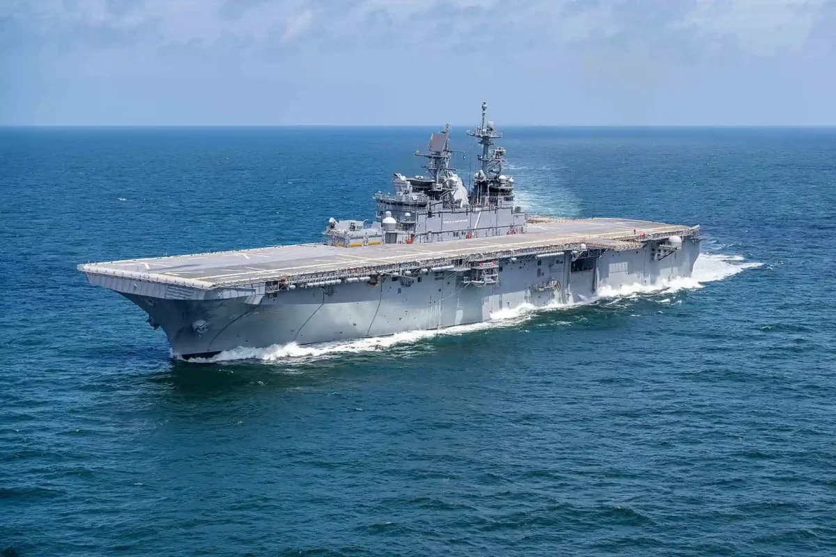 IRGC tvrdi da je američki brod USS Tripoli pogođen raketama