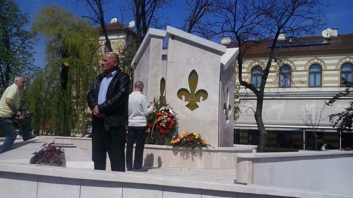 Oštećen spomenik Armiji RBiH u Brčkom zbog dječije igre