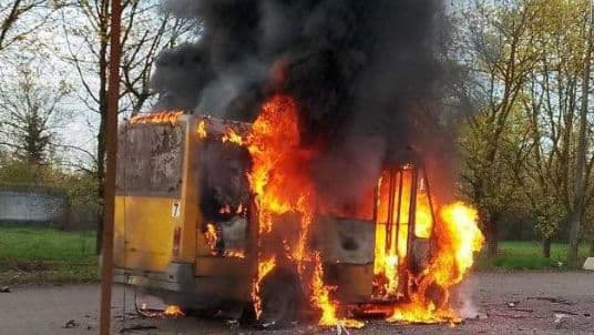 Ruski napadi u Hersonu: Dvojica ranjenih i pogođen minibus