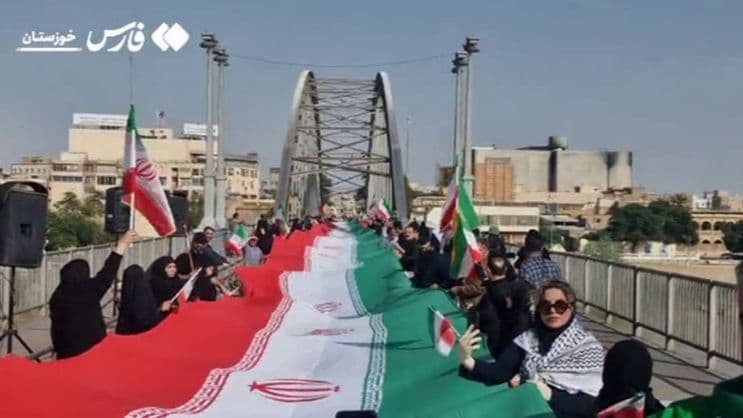 Iranci formirali "žive lance" na mostovima tokom protesta