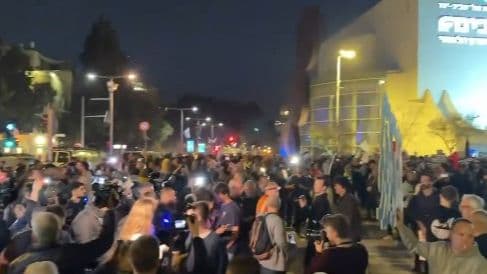 Antiratni protest u Tel Avivu protiv Netanjahuove vlasti