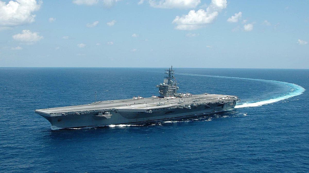 Požar na američkom nosaču aviona USS Dwight D. Eisenhower: Tri mornara povrijeđena
