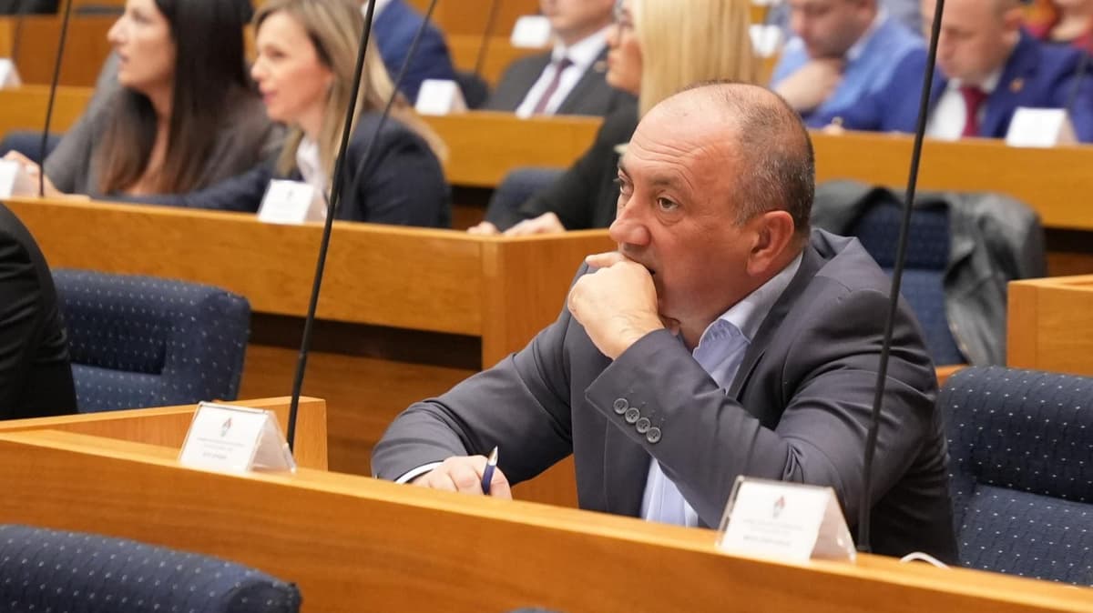 Opozicija u BiH suočena s krizom jedinstva i borbom za funkcije