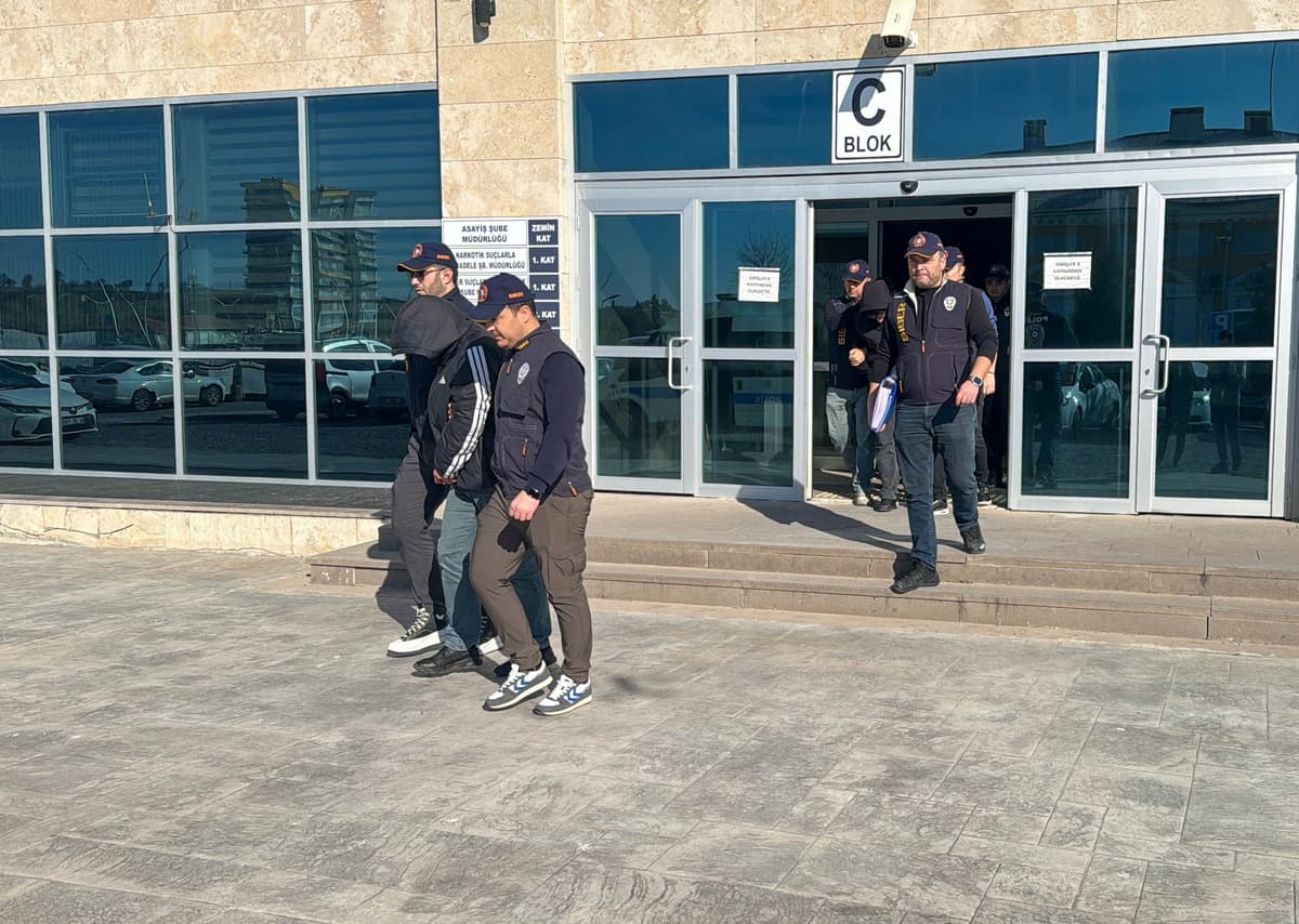 Troje mrtvih i dvoje povrijeđenih policajaca u oružanom incidentu u poslovnoj zoni Istanbul, motiv napada još nije poznat.