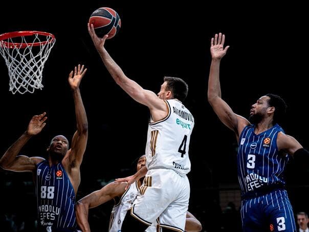 Anadolu Efes slavio protiv Dubaija u ključnom meču Eurolige