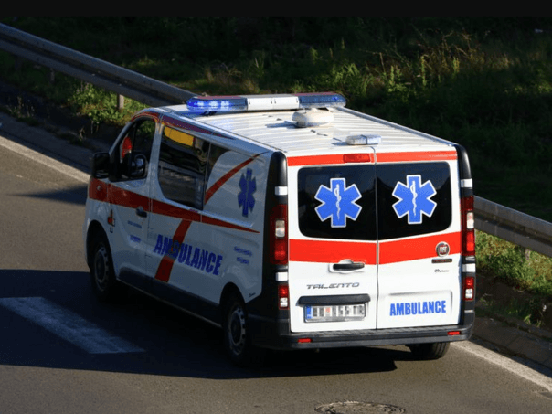 Pala konstrukcija s tržnog centra u Novom Sadu, povrijeđena žena