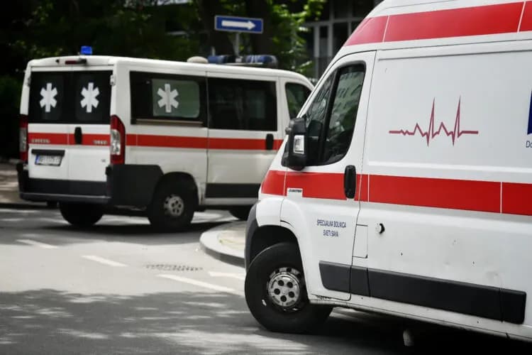 Autobus udario u stajalište, dvije osobe povrijeđene u Nišu