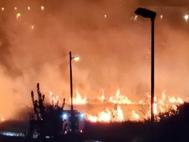 Ugašen veliki požar u Grudama zahvaljujući vatrogascima i mještanima