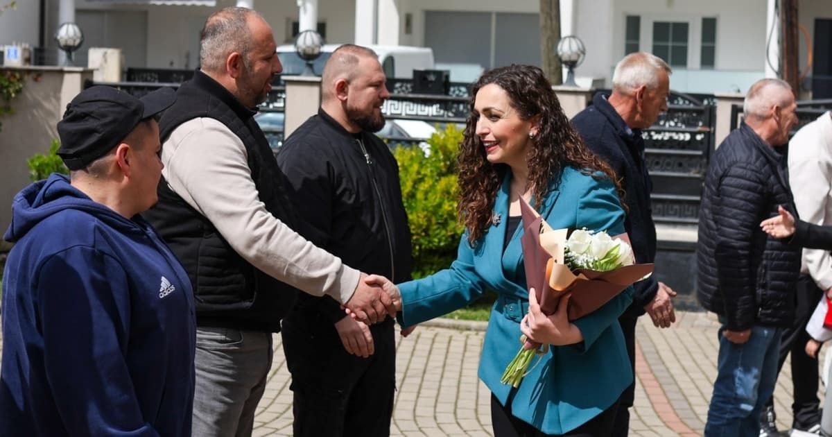Vjosa Osmani se vraća u političku arenu na Kosovu