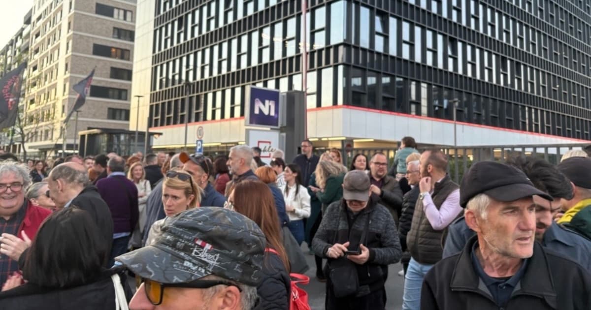Protest ispred televizije N1 zbog smjene direktora Igora Božića