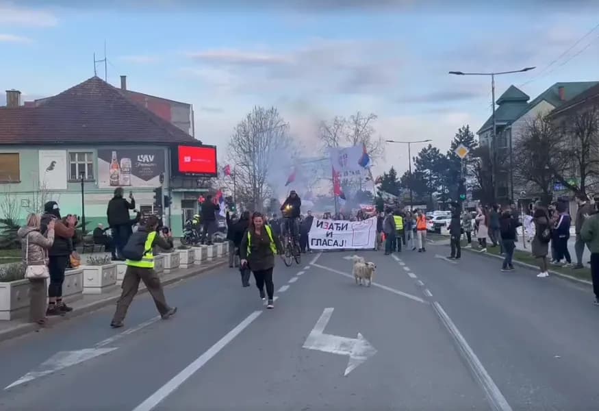 Policija zaustavila pešake na ulazu u Kulu pred studentski skup
