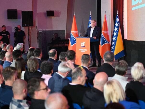 DF održao skup u Sarajevu s više od 500 građana