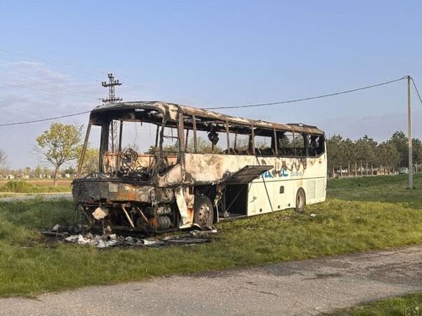 Zapaljen autobus prevoznika koji podržava studentske proteste u Vojvodini