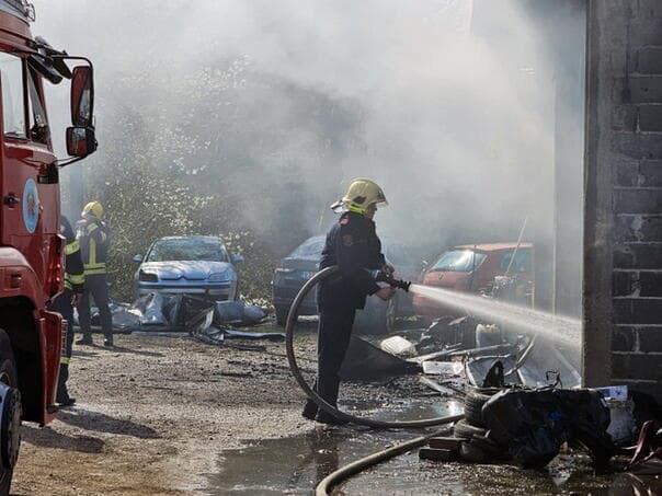 Ugašen požar u Istočnom Sarajevu, nema povrijeđenih