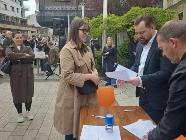 Cazin dodijelio 550.000 KM za stipendije 282 studenta