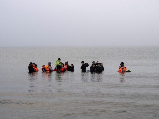 Četiri osobe poginule u potonuću čamca s migrantima u Lamanšu