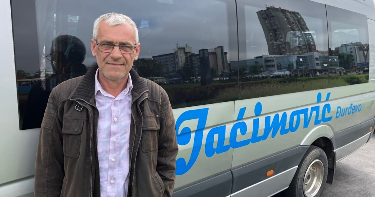 Policija istražuje paljenje autobusa prevoznika koji podržava studentske proteste