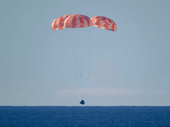 Astronauti se vratili na Zemlju nakon historijskog putovanja oko Mjeseca