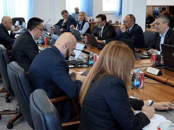 Ukidanje carina na uvoz nafte i naftnih derivata u Federaciji BiH