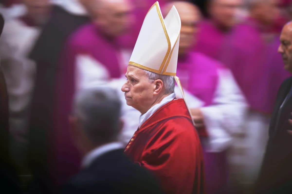 Papa Lav XIV nosi krst na Krsnom putu u Koloseumu