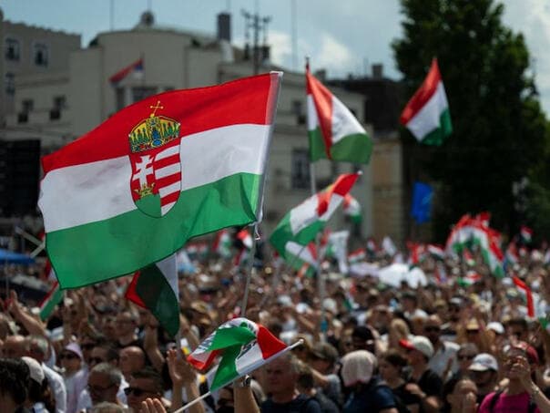 Većina Mađara podržava članstvo u EU i želi promjenu odnosa s Briselom