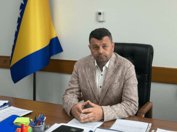 Hurtić osudio pozive na rušenje džamija u Švedskoj
