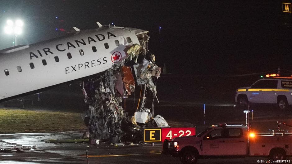 Avion Air Canada sudario s vozilom, poginuli piloti