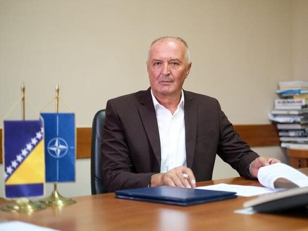 Helez zahtijeva oduzimanje Dodikove funkcije predsjednika SNSD-a