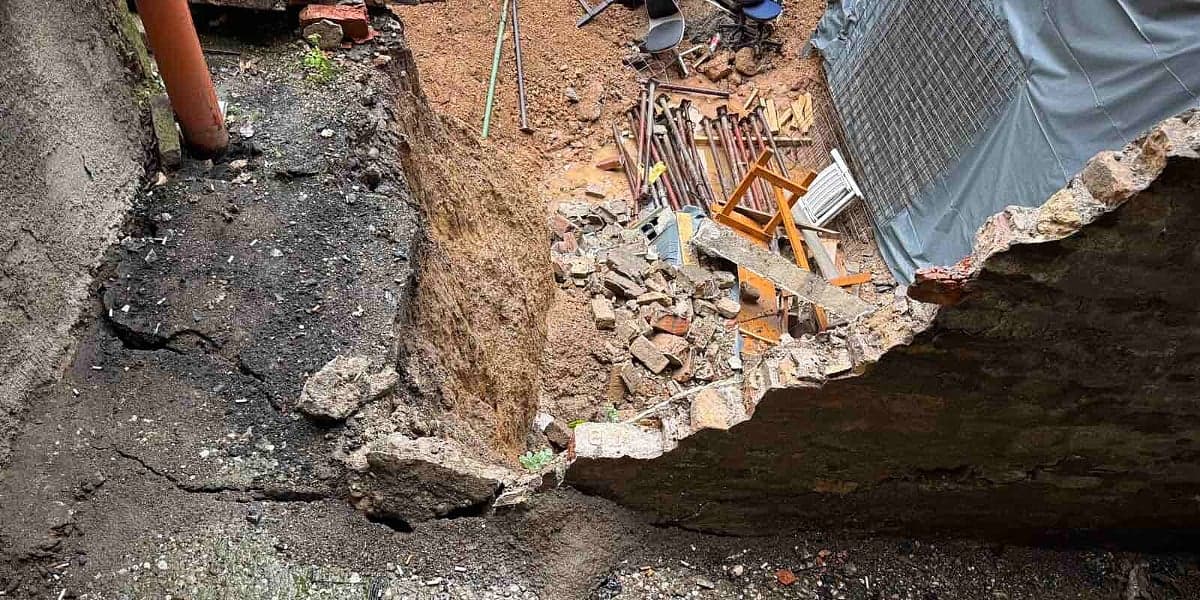 Incident u Starom Gradu: Betonska ograda se srušila na zgradu, ugroženo 14