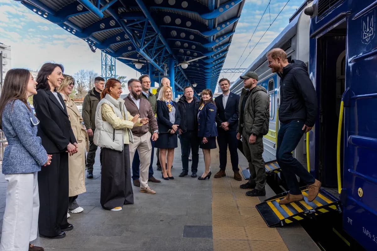 Princ Hari nenajavljeno stigao u Ukrajinu radi bezbjednosnog foruma