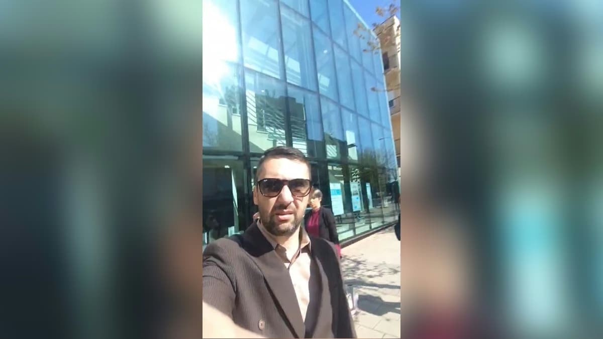 Član SNS-a u Gornjem Milanovcu pokušao oteti telefon novinaru