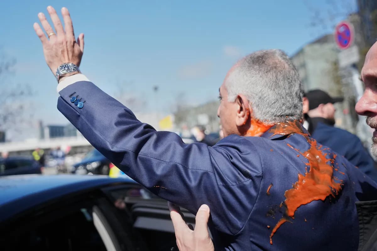Reza Pahlavi napadnut u Berlinu tokom konferencije za novinare