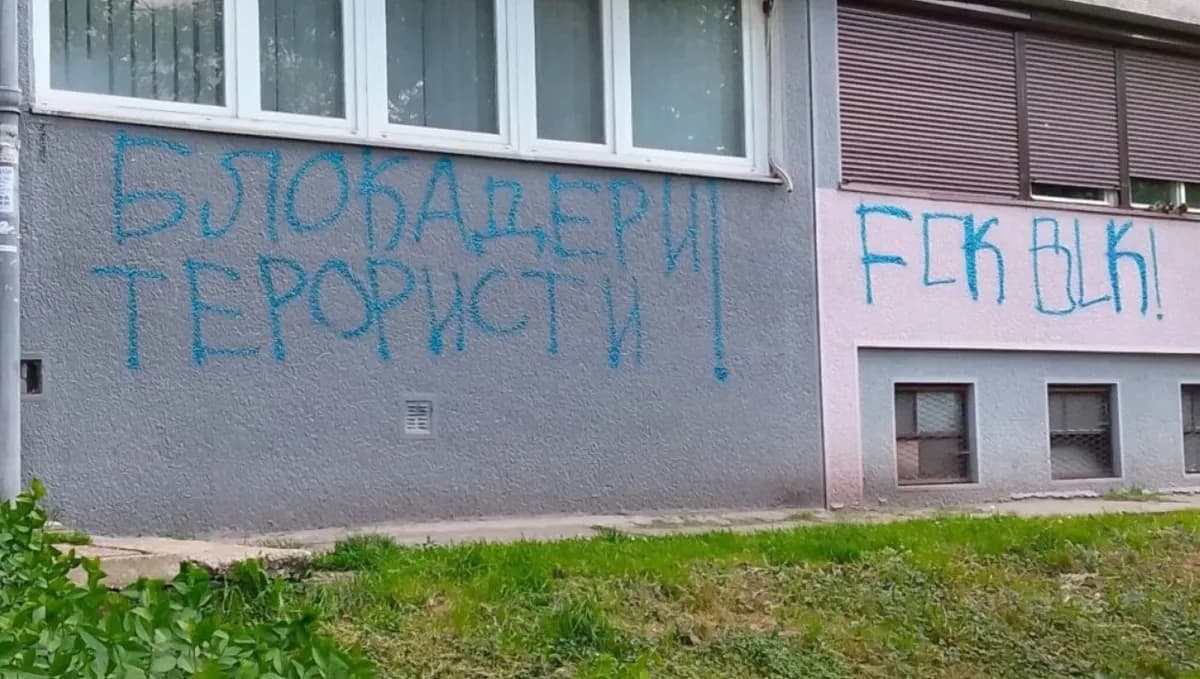 Novi Beograd prekriven uvredljivim grafitima protiv studenata i rektora