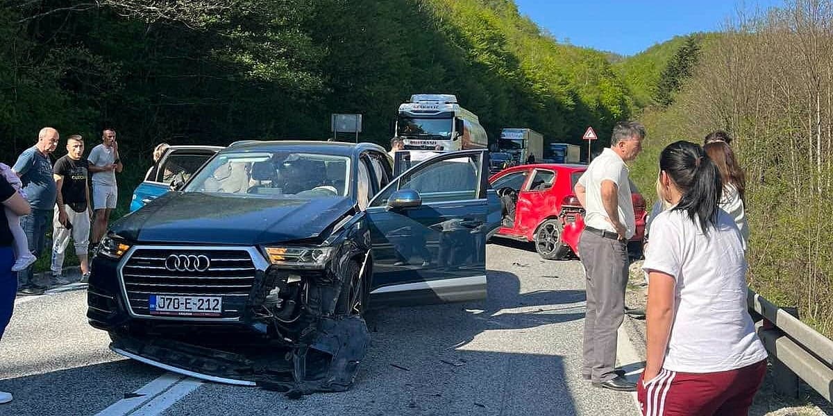 Teška saobraćajna nesreća na Bradini blokirala saobraćaj