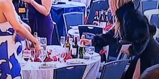 Gosti krali boce vina tokom haosa na večeri Bijele kuće