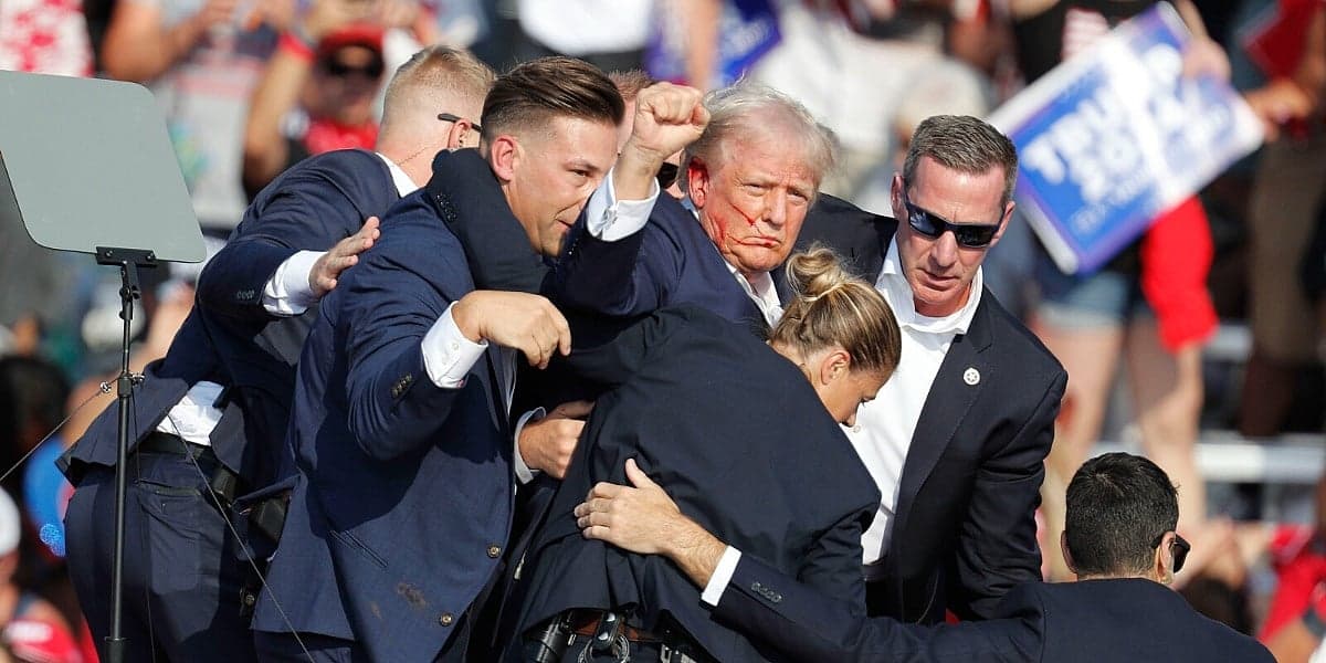 Pucnjava na večeri dopisnika Bijele kuće evakuirala Donalda Trumpa