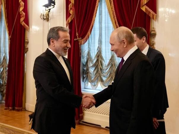Putin pruža podršku Iranu tokom razgovora s Araqchijem