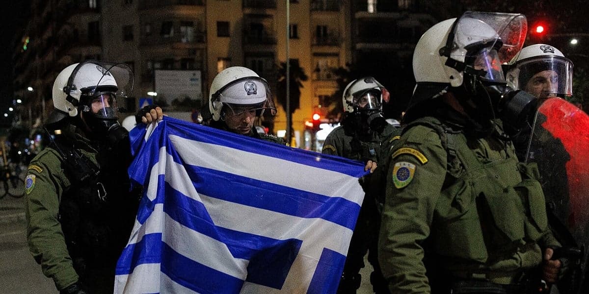 Oružani napad u Atini: Više osoba ranjeno, policija traga za napadačem