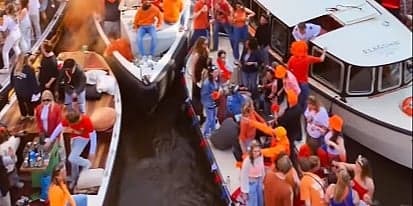 Amsterdam proslavio Koningsdag uz brodove i narandžastu boju