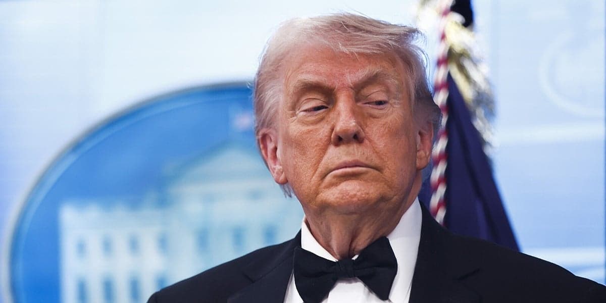 Trump: Iran u stanju kolapsa, traže otvaranje Hormuškog moreuza