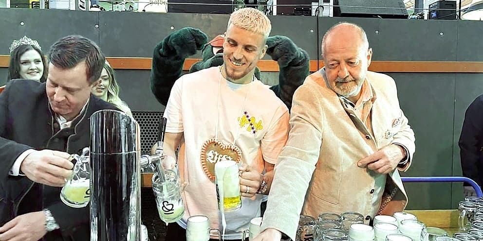 Demirović počastio navijače pijenjem piva povodom plasmana na SP