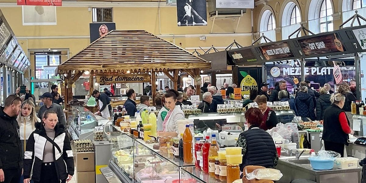 Gužva na Gradskoj tržnici u Sarajevu pred Prvi maj