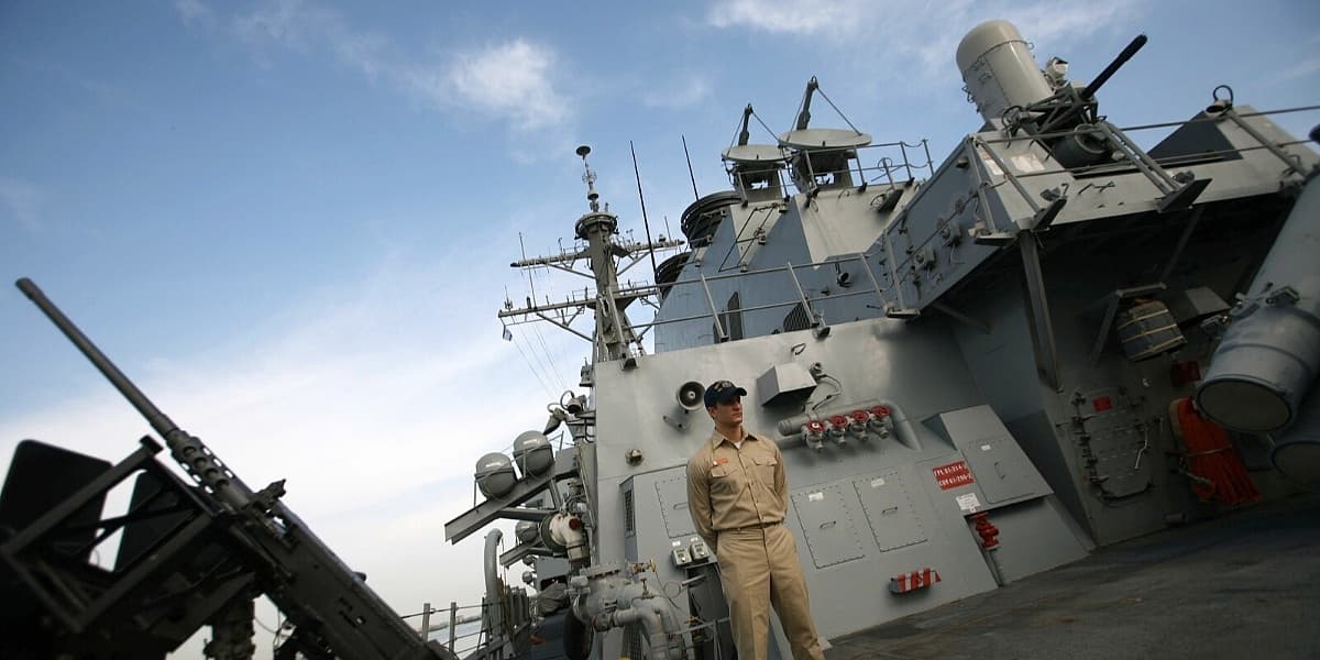 Američki ratni brod USS Higgins bez struje nekoliko sati