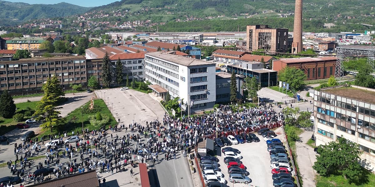 Masovni protest radnika Nove Željezare Zenica za očuvanje proizvodnje