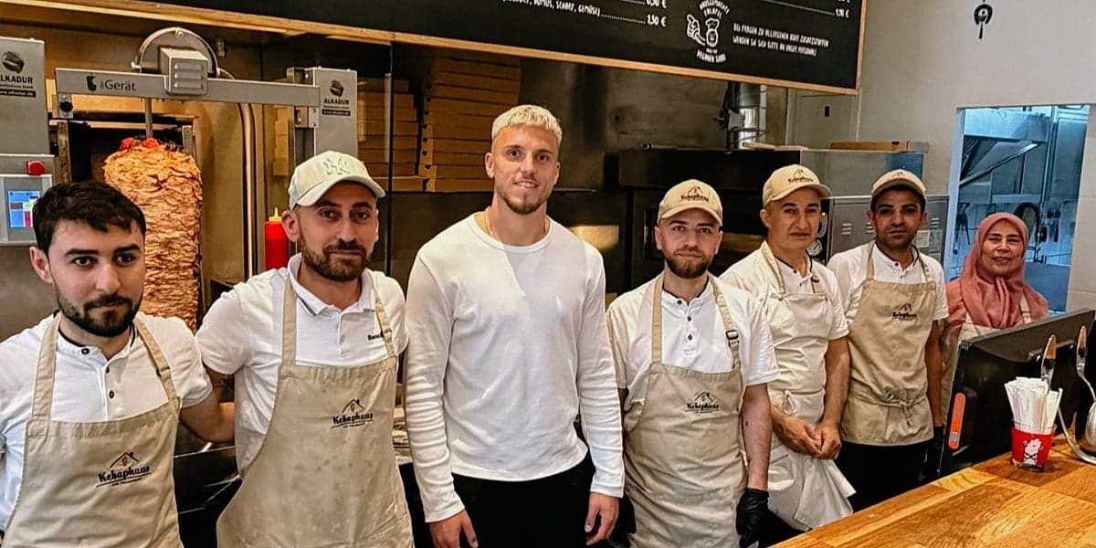 Ermedin Demirović posjetio popularni turski restoran u Stuttgartu