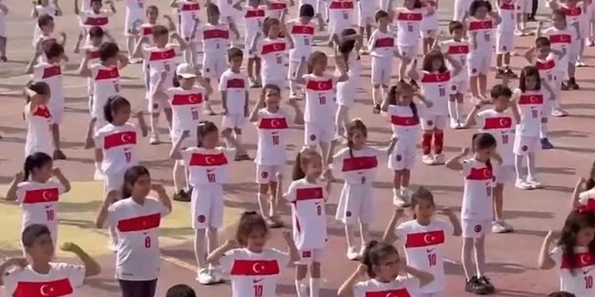 Arda Güler emotivno zahvalio mališanima iz Turske na posveti