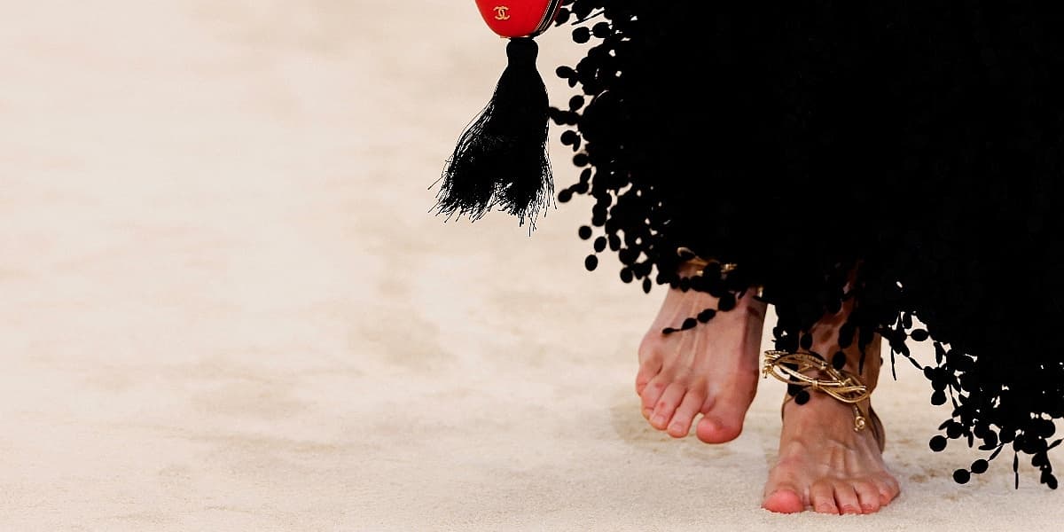 Chanel predstavio minimalne "bosonoge sandale" uz brojne reakcije