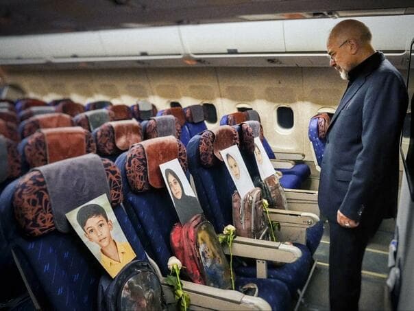 Iranska delegacija nosila fotografije ubijene djece na letu za Islamabad