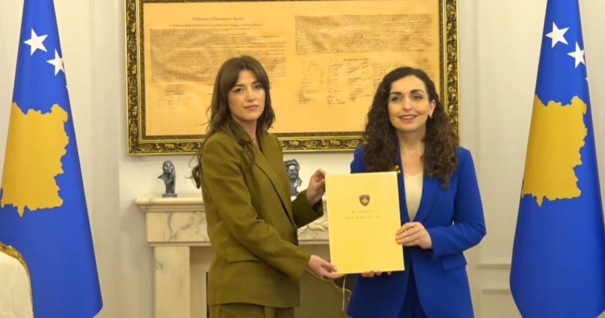 Vjosa Osmani predaje dužnost Aljbuleni Hadžiju nakon isteka mandata