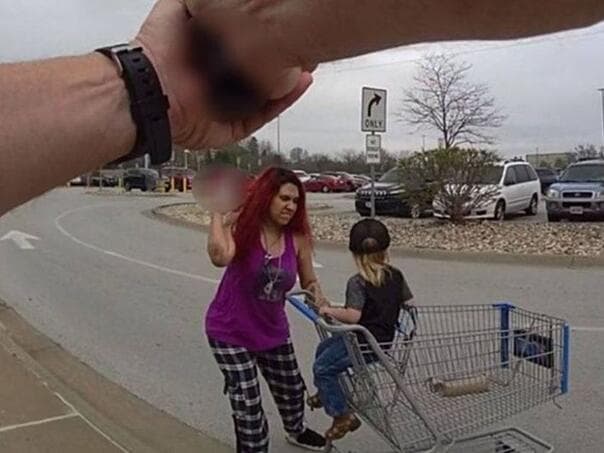 Policija u Omahi ubila ženu nakon pokušaja otmice: Nožem napala trogodišnje dijete u Walmartu